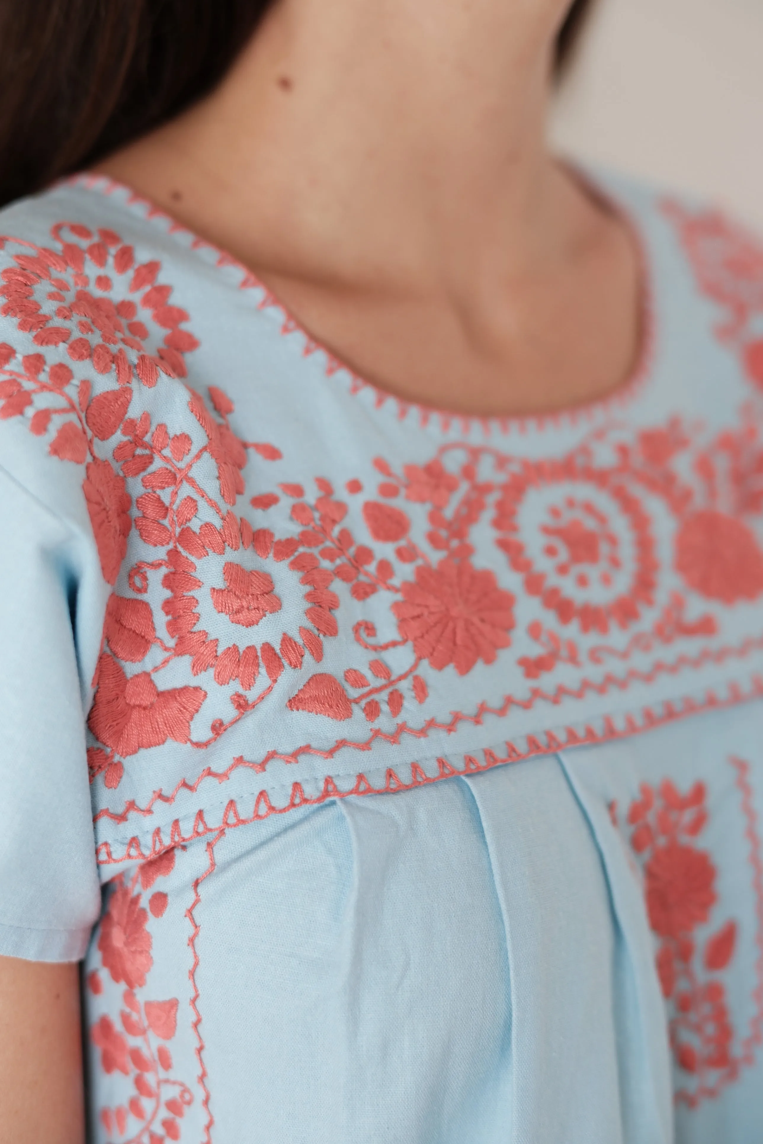 EMBROIDERED COTTON TOP "REEF" IN BABY BLUE