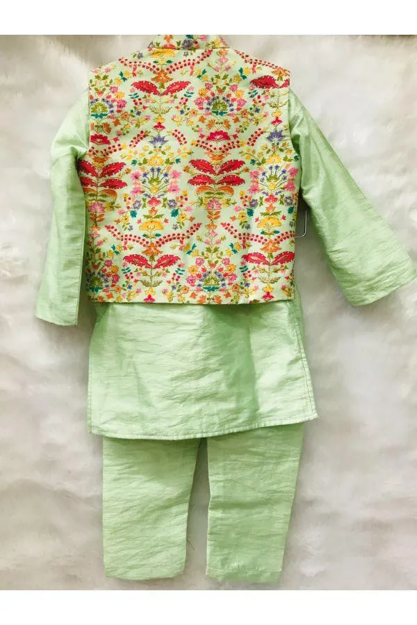 Kurta with stylish embroidered Bandi